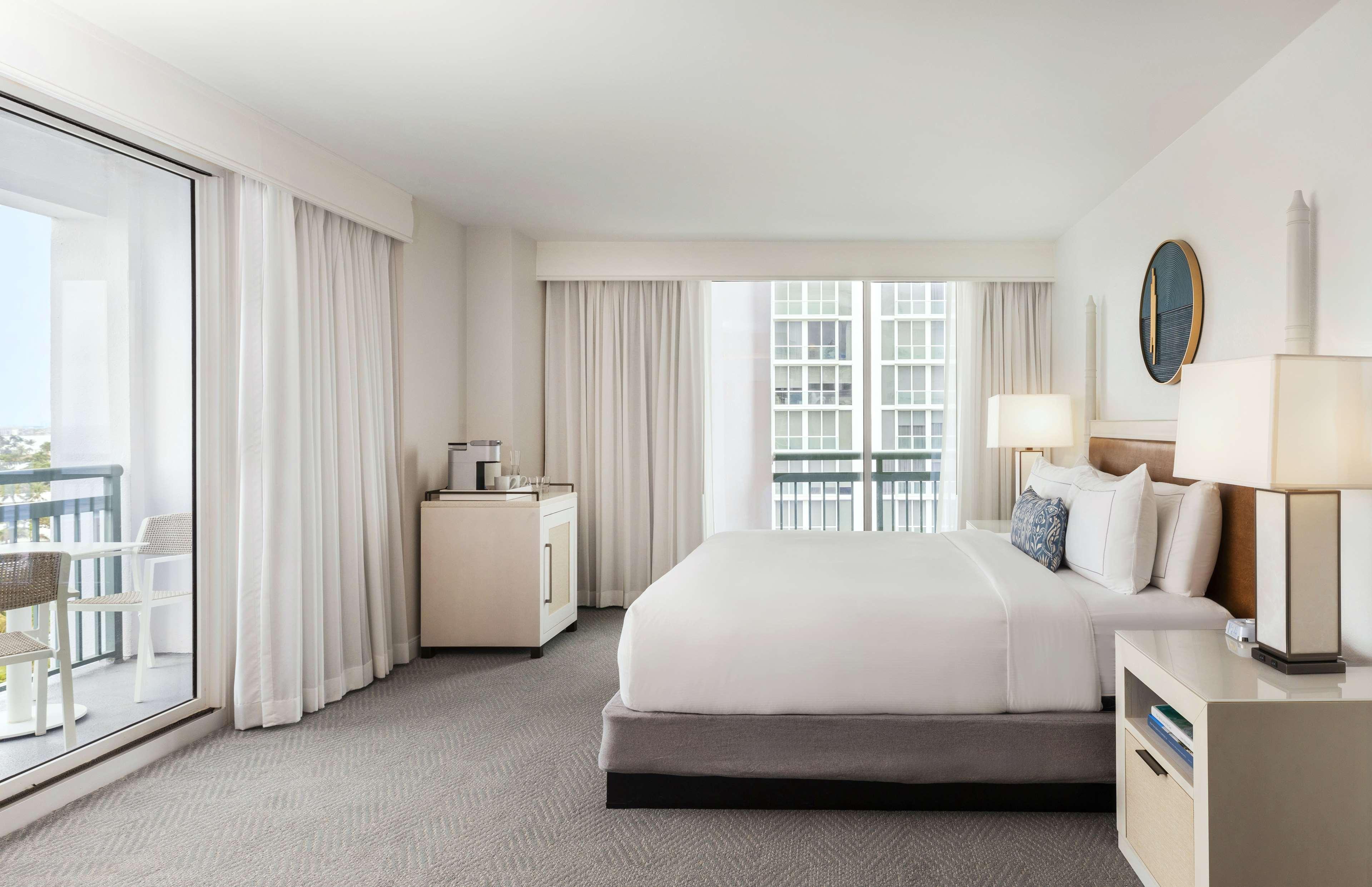 The Singer Oceanfront Resort, Curio Collection By Hilton Riviera Beach Luaran gambar