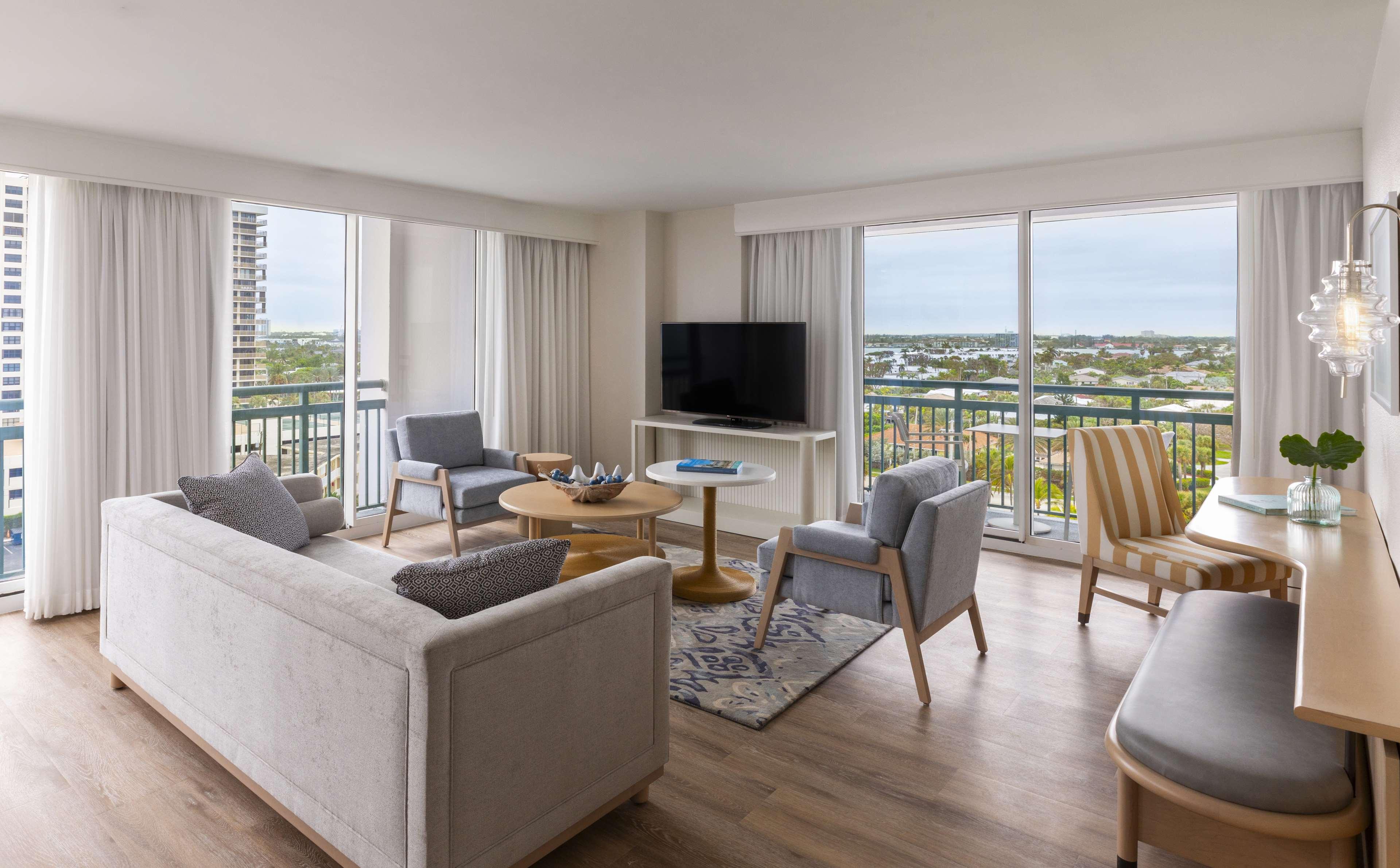 The Singer Oceanfront Resort, Curio Collection By Hilton Riviera Beach Luaran gambar