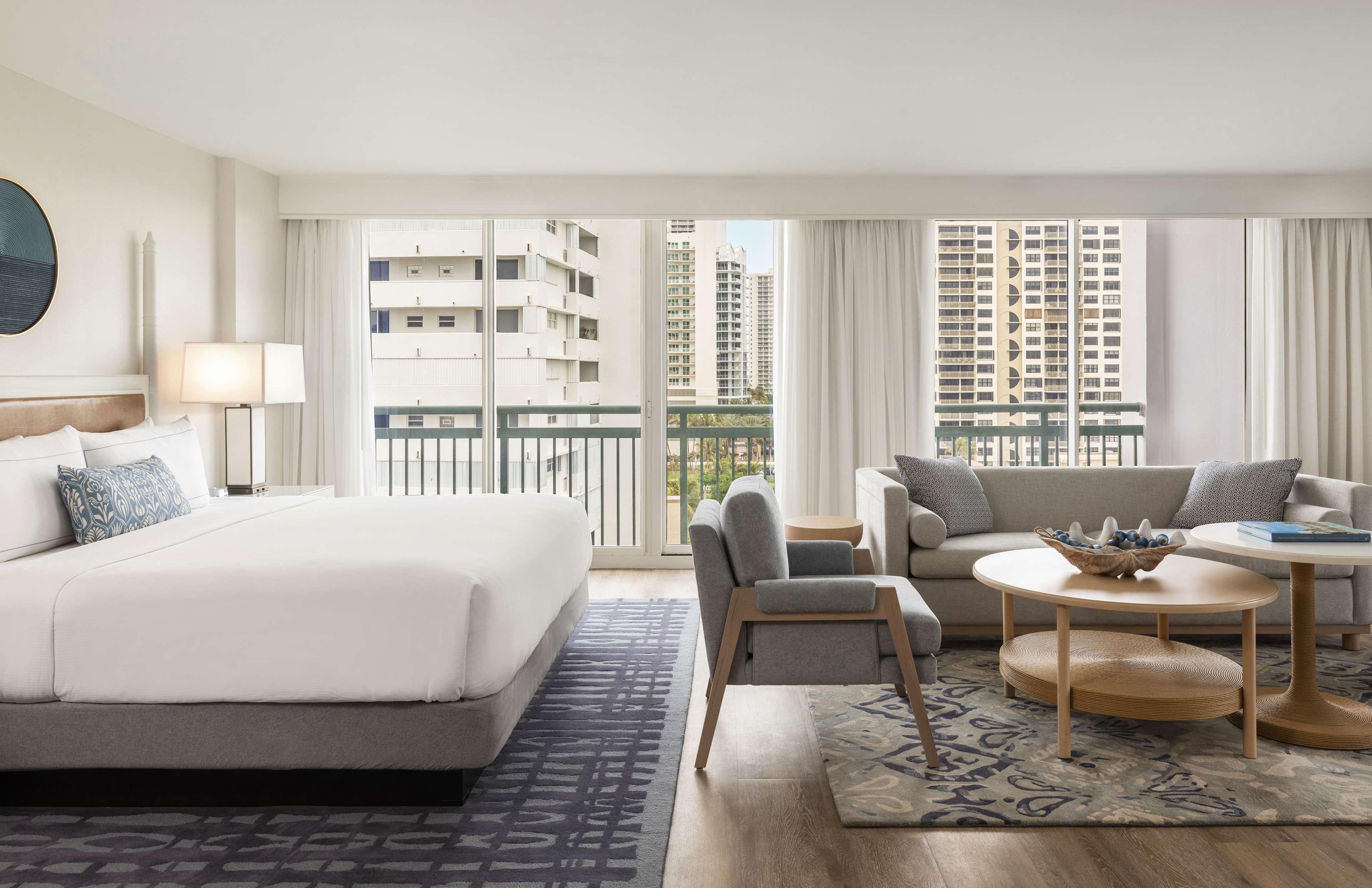 The Singer Oceanfront Resort, Curio Collection By Hilton Riviera Beach Luaran gambar