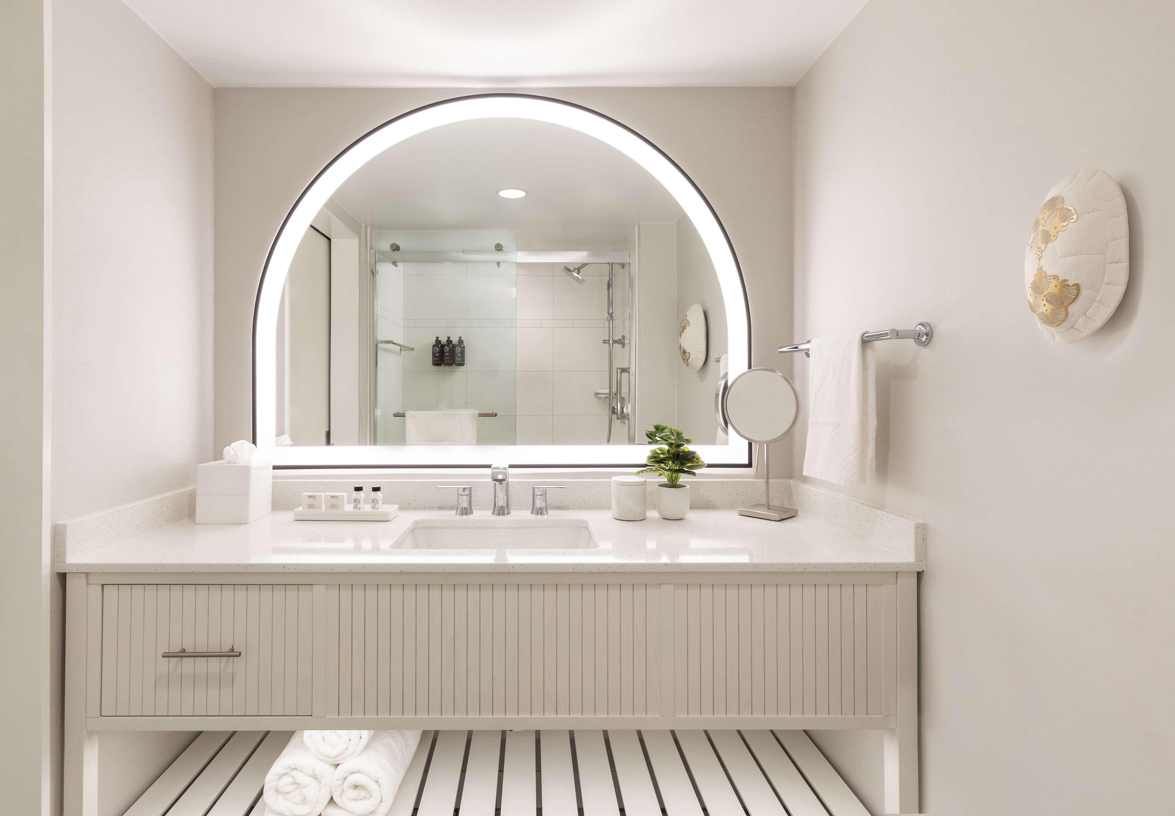 The Singer Oceanfront Resort, Curio Collection By Hilton Riviera Beach Luaran gambar