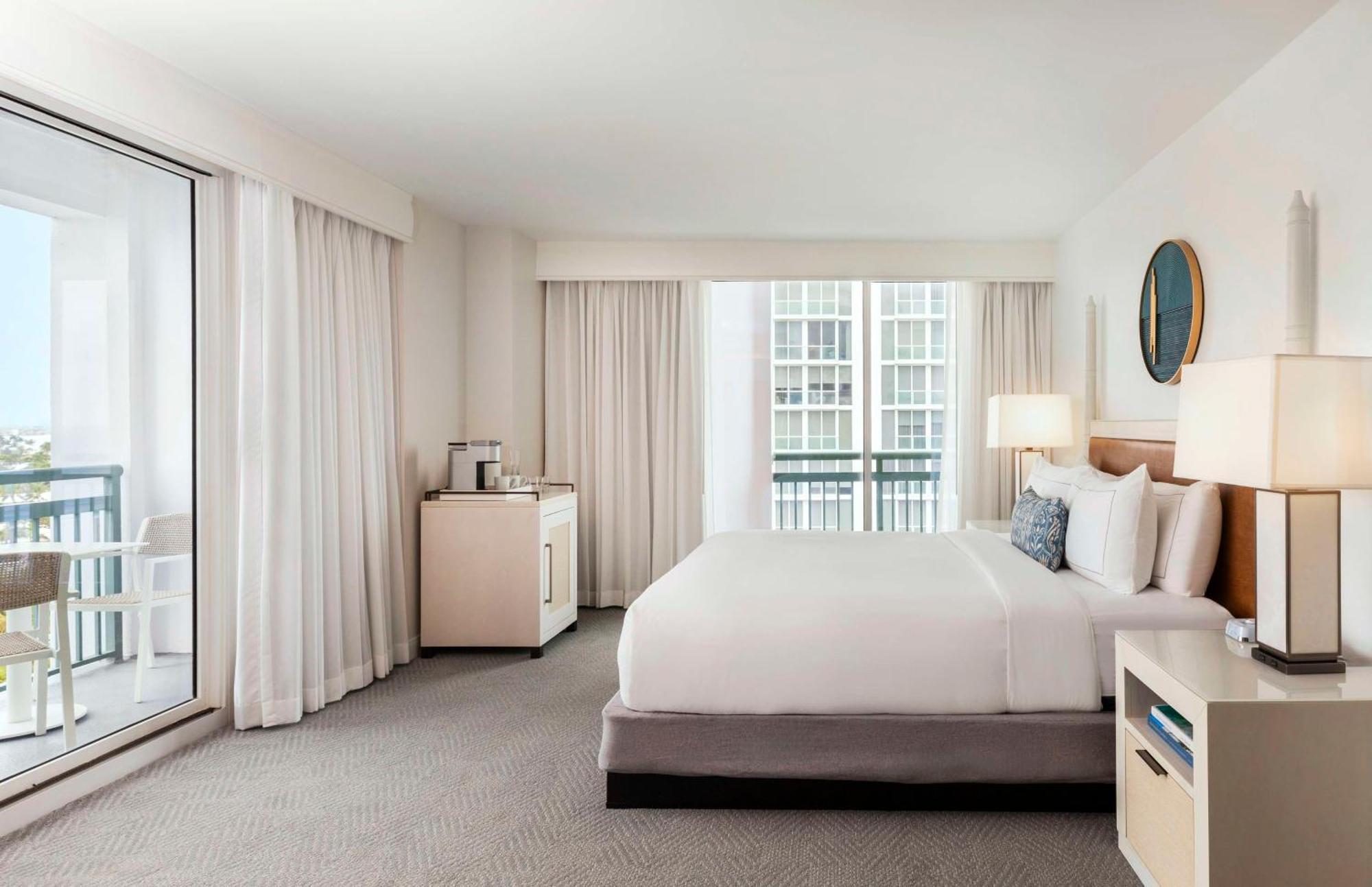The Singer Oceanfront Resort, Curio Collection By Hilton Riviera Beach Luaran gambar