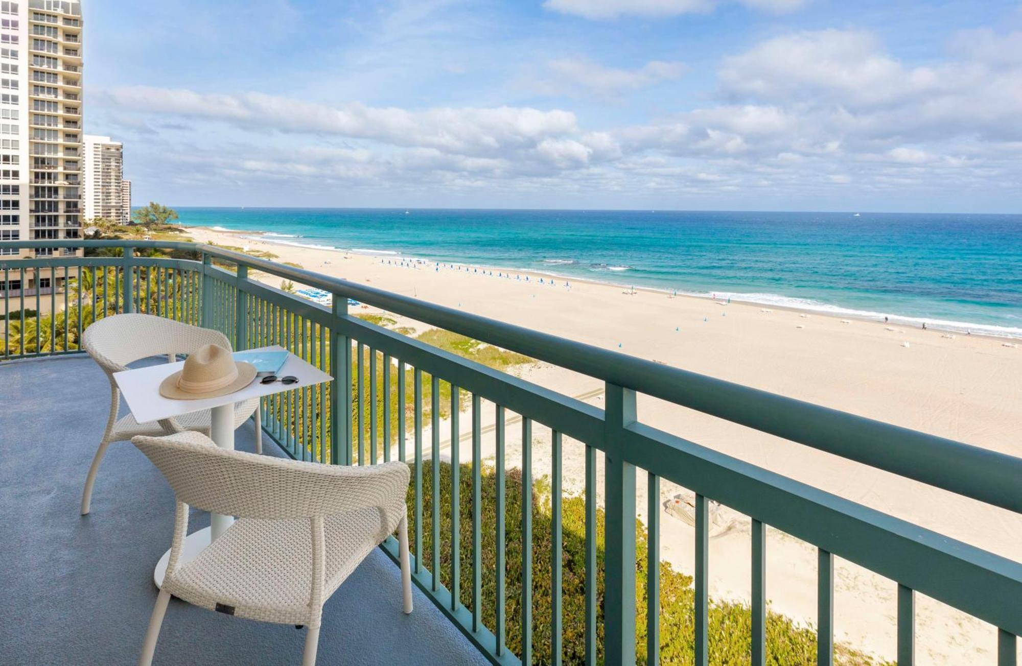 The Singer Oceanfront Resort, Curio Collection By Hilton Riviera Beach Luaran gambar