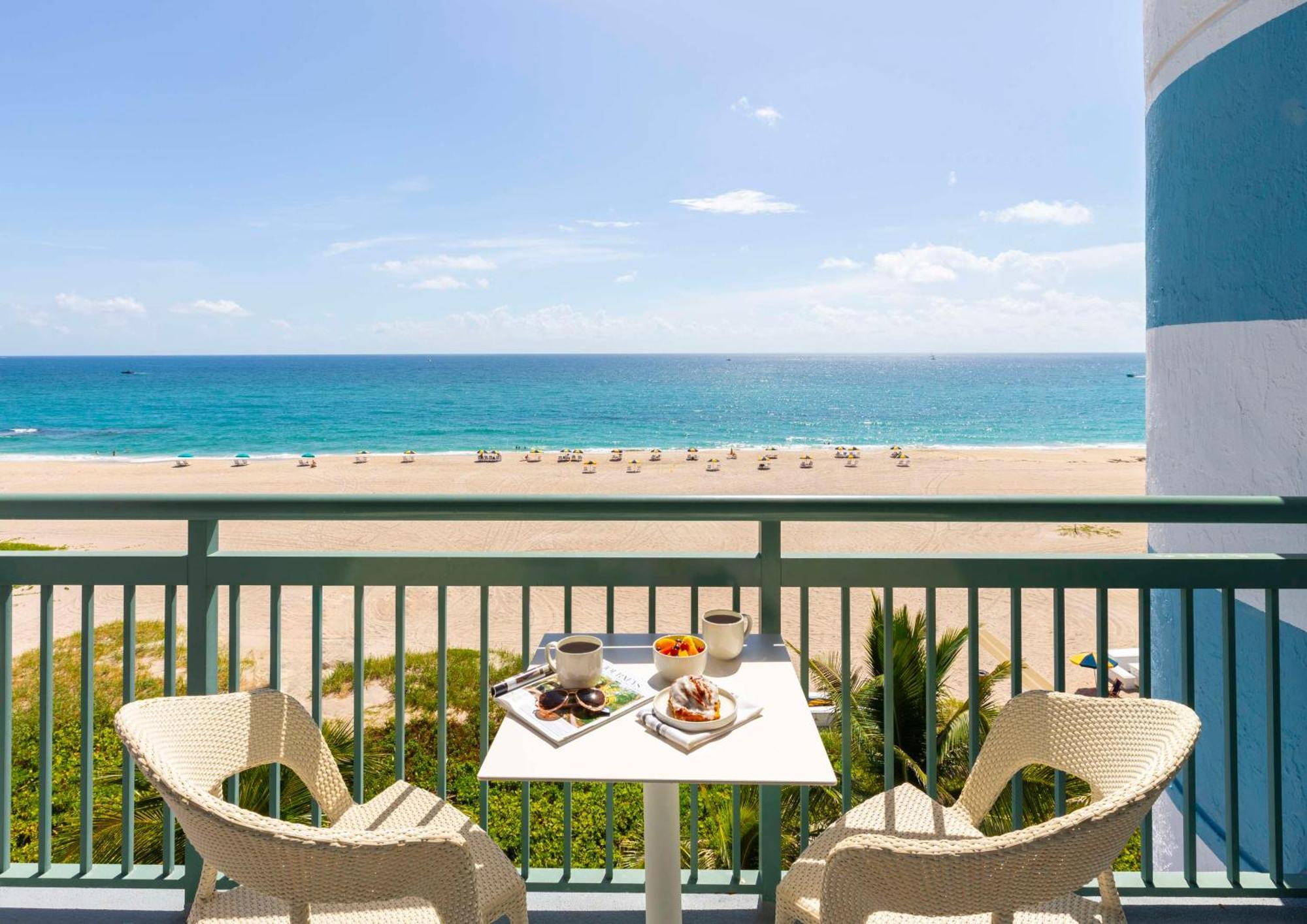 The Singer Oceanfront Resort, Curio Collection By Hilton Riviera Beach Luaran gambar