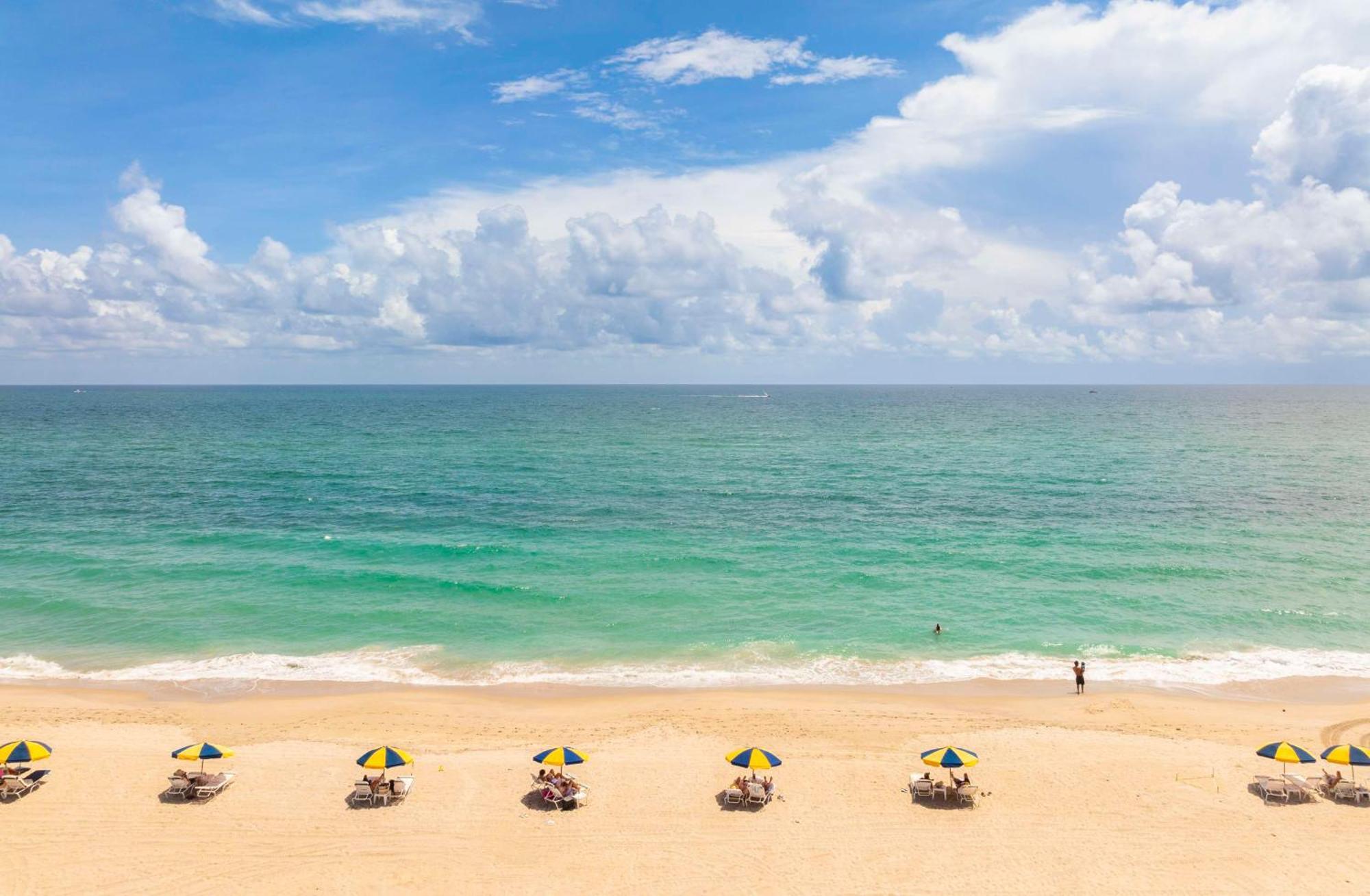The Singer Oceanfront Resort, Curio Collection By Hilton Riviera Beach Luaran gambar