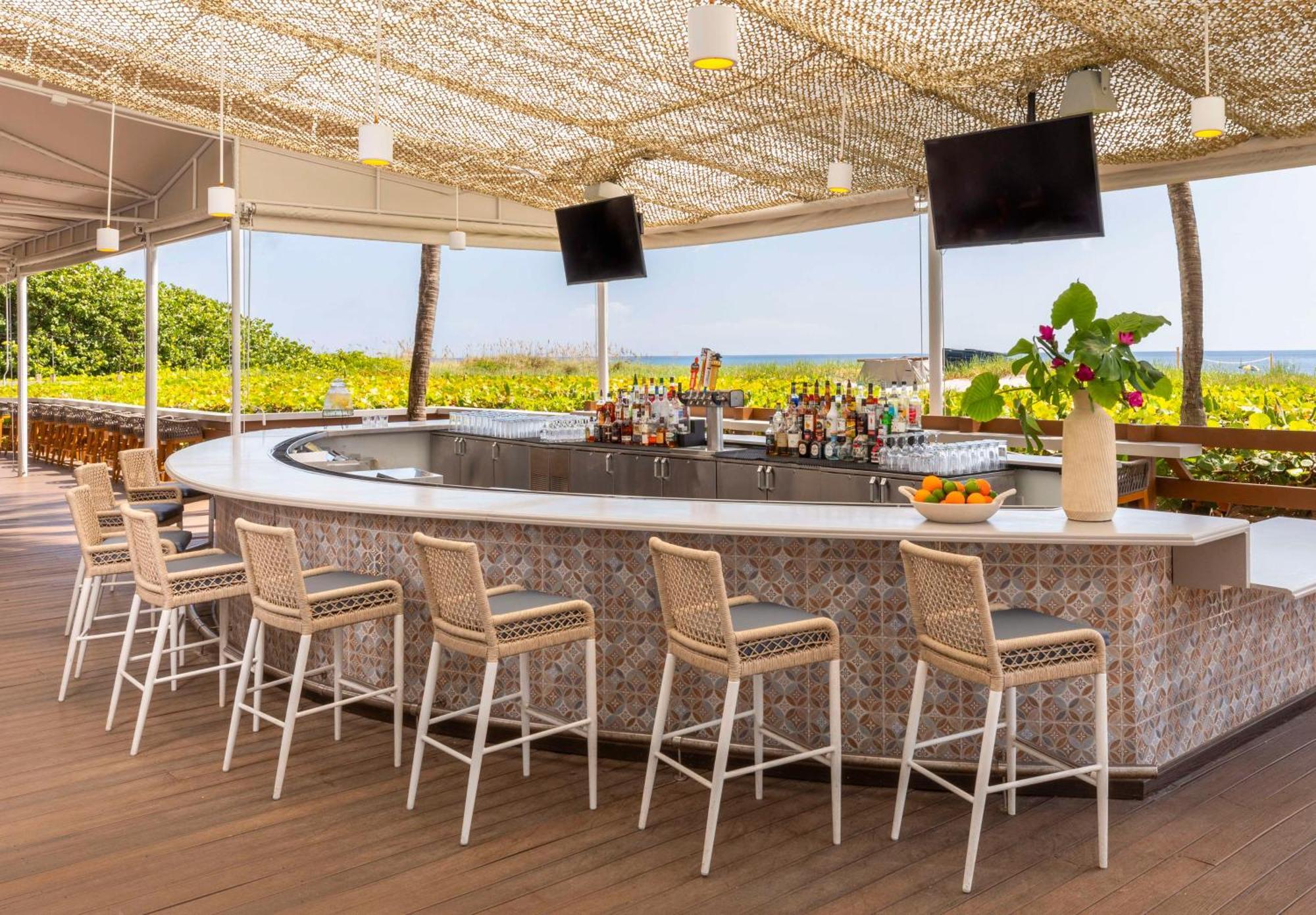 The Singer Oceanfront Resort, Curio Collection By Hilton Riviera Beach Luaran gambar