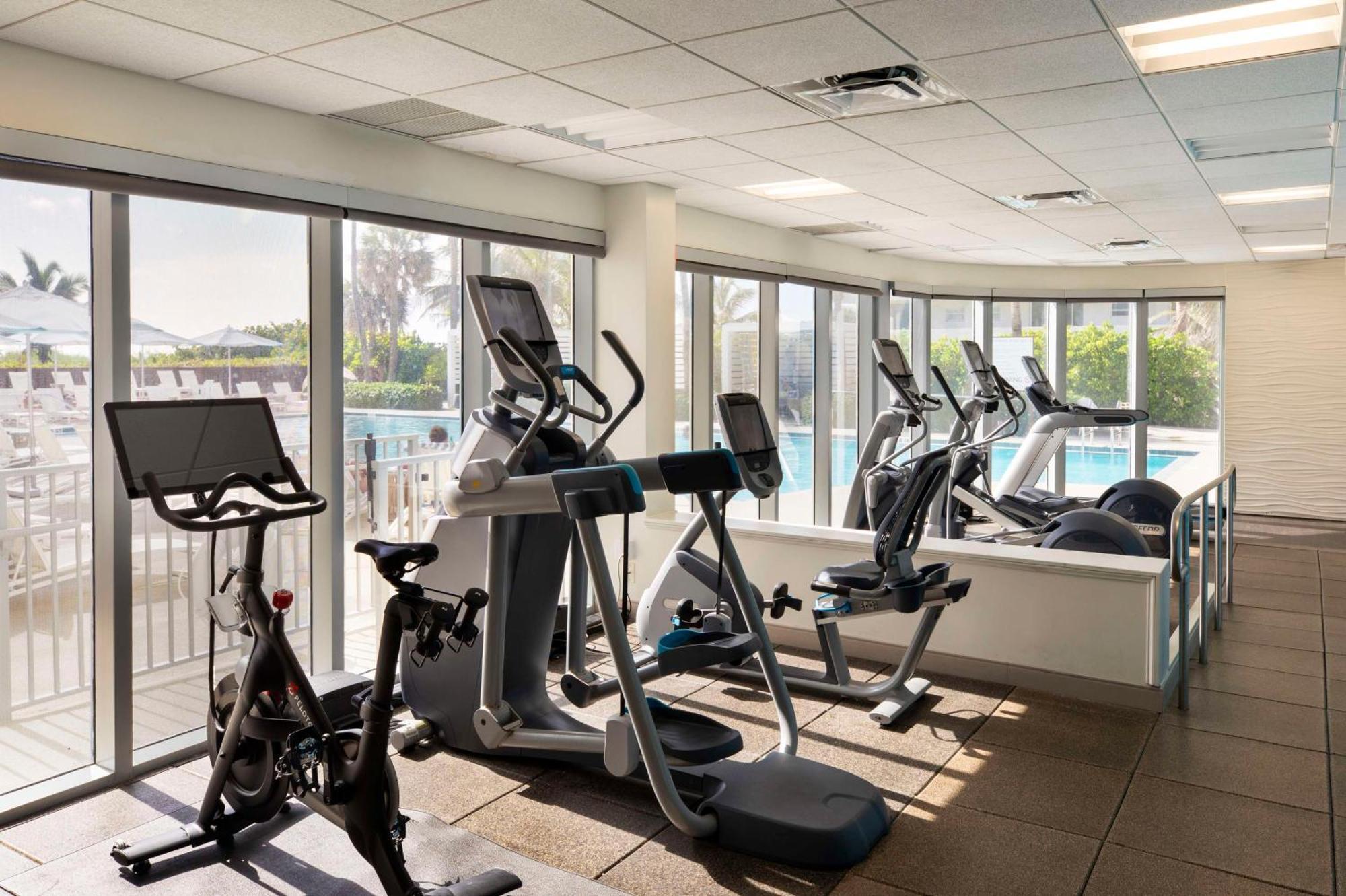 The Singer Oceanfront Resort, Curio Collection By Hilton Riviera Beach Luaran gambar