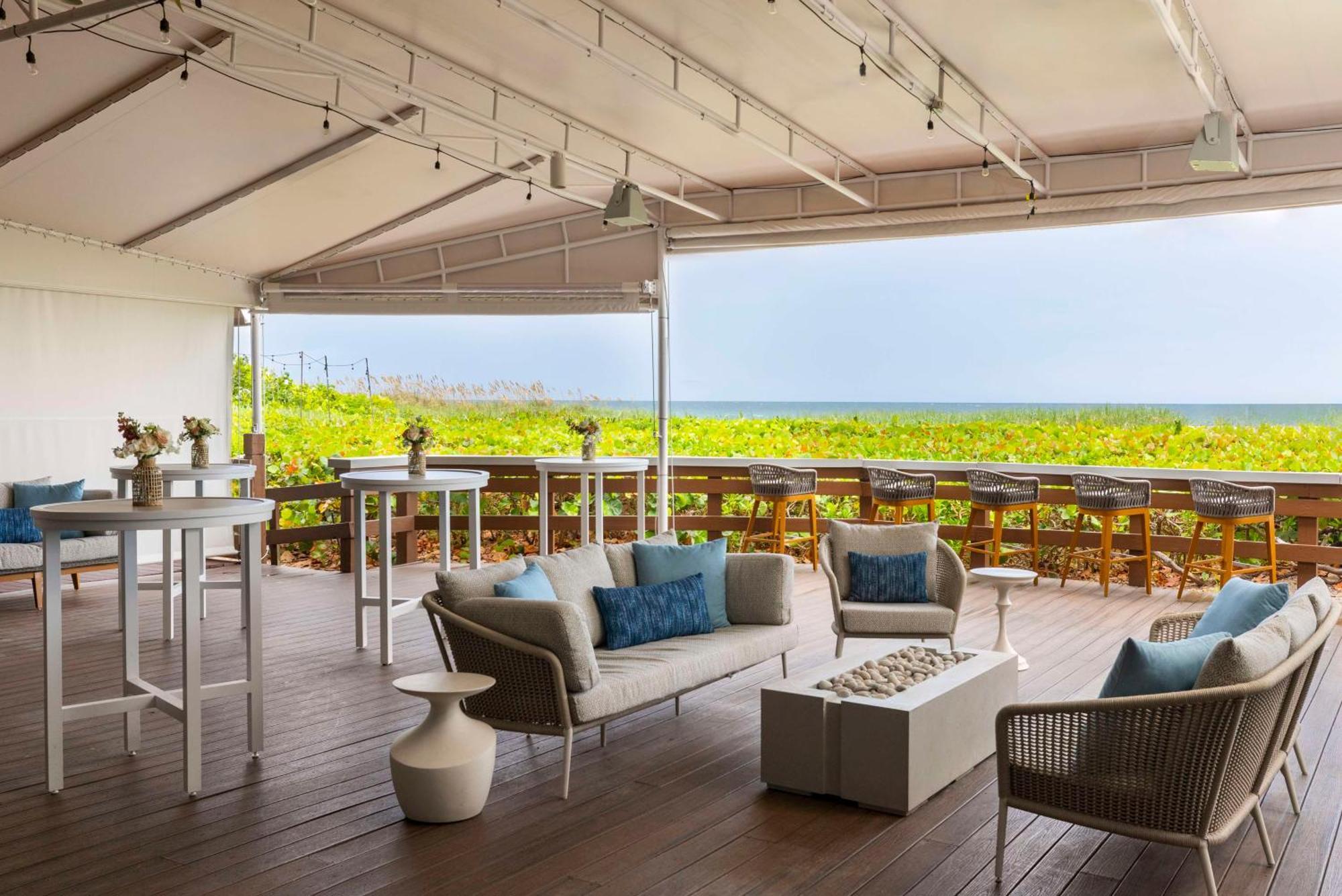 The Singer Oceanfront Resort, Curio Collection By Hilton Riviera Beach Luaran gambar
