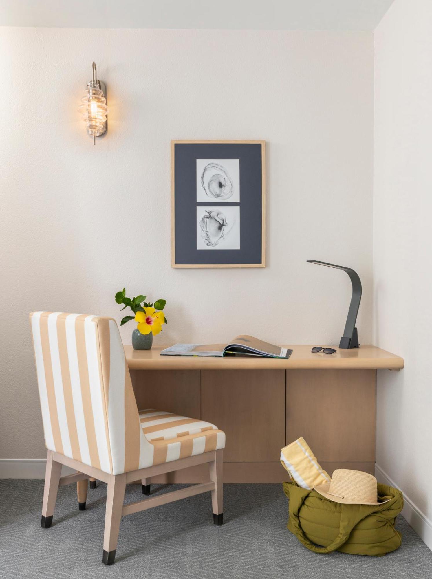 The Singer Oceanfront Resort, Curio Collection By Hilton Riviera Beach Luaran gambar