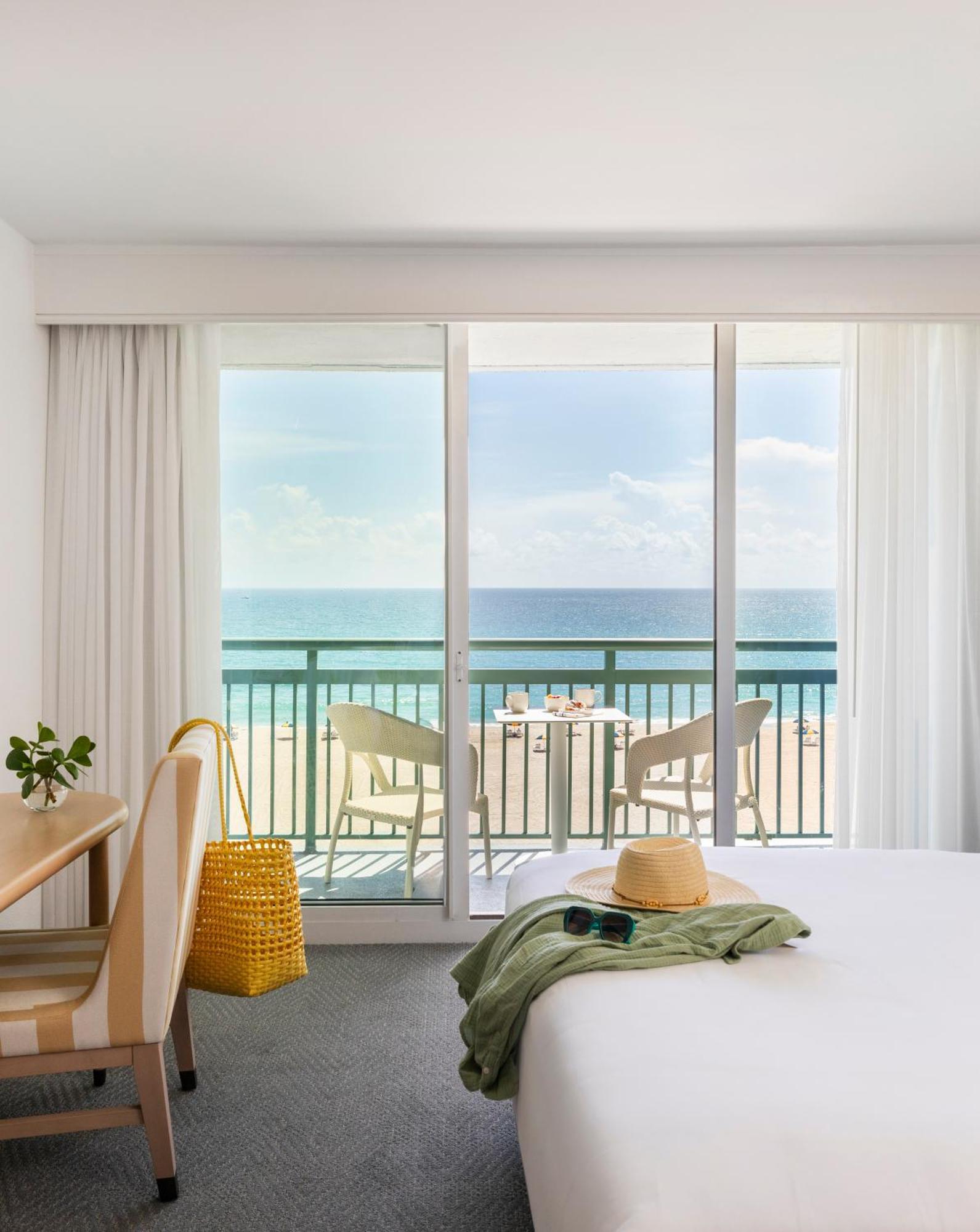 The Singer Oceanfront Resort, Curio Collection By Hilton Riviera Beach Luaran gambar