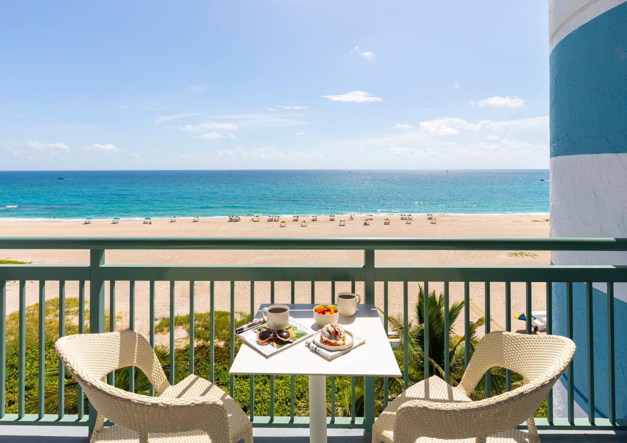 The Singer Oceanfront Resort, Curio Collection By Hilton Riviera Beach Luaran gambar